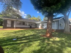 4 Bedroom House to Rent in Greystone Park