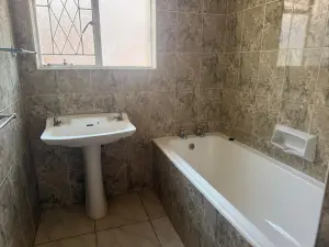 4 Bedroom House to Rent in Upper Hillside
