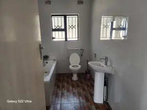 3 Bedroom Cottage/Garden Flat to Rent in Marlborough