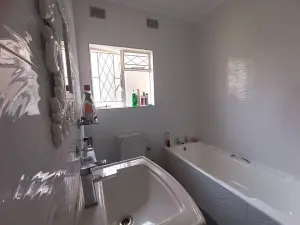 4 Bedroom House to Rent in Upper Hillside