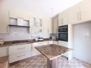 4 Bedroom House to Rent in Upper Hillside