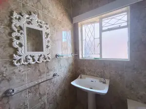 4 Bedroom House to Rent in Upper Hillside