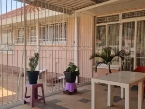 4 Bedroom House to Rent in Milton Park