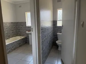 5 Bedroom House to Rent in Northwood