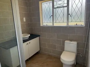 5 Bedroom House to Rent in Northwood