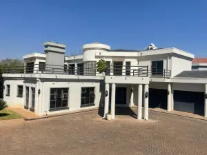 4 Bedroom House to Rent in Borrowdale Brooke