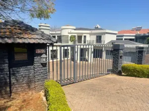 4 Bedroom House to Rent in Borrowdale Brooke