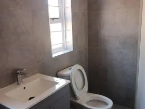 2 Bedroom Cottage/Garden Flat to Rent in Borrowdale West