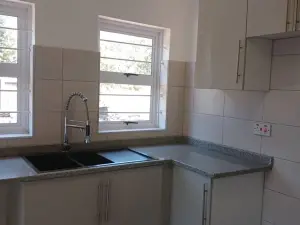 2 Bedroom Cottage/Garden Flat to Rent in Borrowdale West