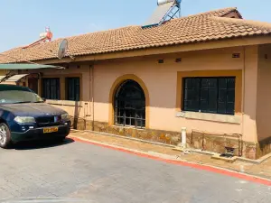 3 Bedroom House to Rent in Meyrick Park