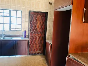 3 Bedroom House to Rent in Meyrick Park