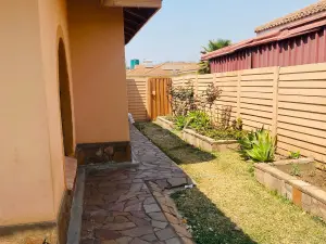3 Bedroom House to Rent in Meyrick Park