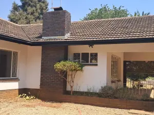 Commercial Property to Rent in Borrowdale