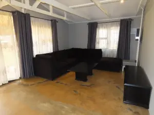 2 Bedroom Cottage/Garden Flat to Rent in Marlborough