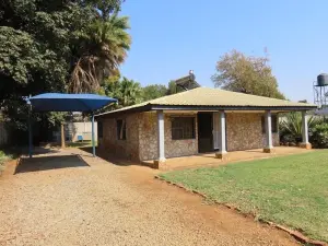 2 Bedroom Cottage/Garden Flat to Rent in Marlborough