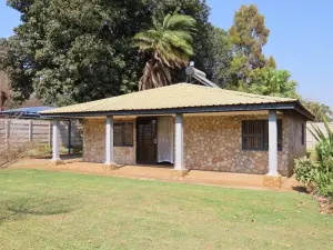 2 Bedroom Cottage/Garden Flat to Rent in Marlborough
