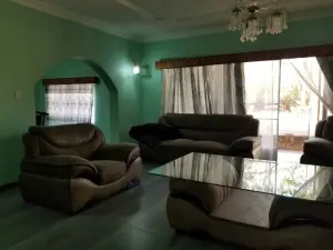 5 Bedroom House to Rent in Glen Lorne