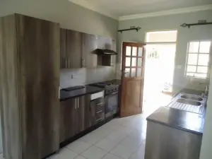 Townhouse/Complex/Cluster to Rent in Hillside