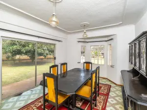 6 Bedroom House to Rent in Borrowdale West