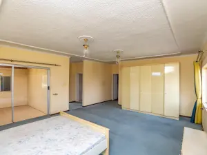 6 Bedroom House to Rent in Borrowdale West