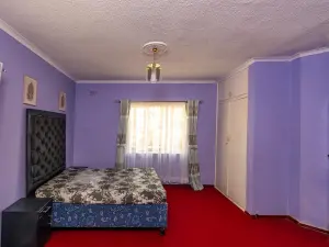 6 Bedroom House to Rent in Borrowdale West