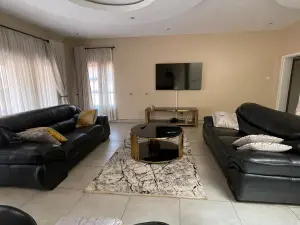 4 Bedroom House to Rent in Brookeview