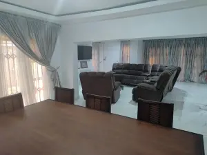 7 Bedroom House to Rent in Hillside