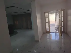 7 Bedroom House to Rent in Hillside