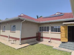 7 Bedroom House to Rent in Hillside