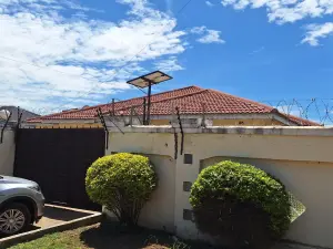 3 Bedroom House to Rent in Monavale