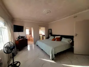 4 Bedroom House to Rent in Chisipite