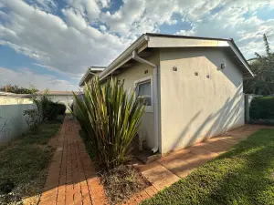 Townhouse/Complex/Cluster to Rent in Greendale