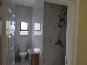 5 Bedroom House to Rent in Fairview