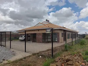 5 Bedroom House to Rent in Fairview