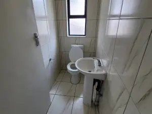 Townhouse/Complex/Cluster to Rent in Bluff Hill