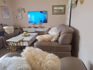 3 Bedroom House to Rent in Braeside