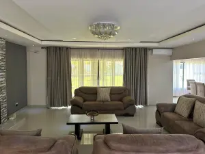 5 Bedroom House to Rent in Highlands