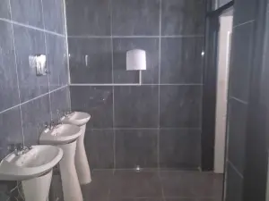 Commercial Property to Rent in Avenues