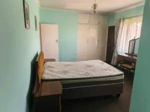 6 Bedroom House to Rent in Borrowdale West