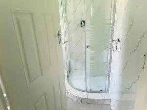 6 Bedroom House to Rent in Borrowdale West