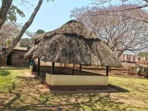6 Bedroom House to Rent in Borrowdale West