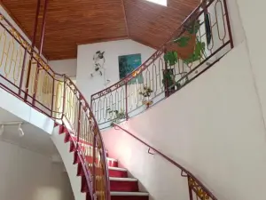 6 Bedroom House to Rent in Borrowdale West