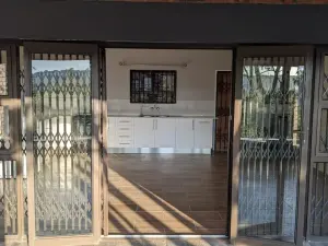 2 Bedroom Cottage/Garden Flat to Rent in Glen Lorne