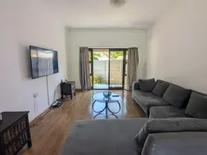 Townhouse/Complex/Cluster to Rent in Newlands