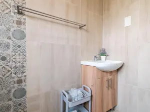 3 Bedroom Cottage/Garden Flat to Rent in Borrowdale West