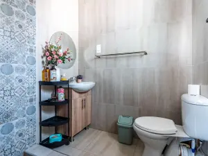3 Bedroom Cottage/Garden Flat to Rent in Borrowdale West