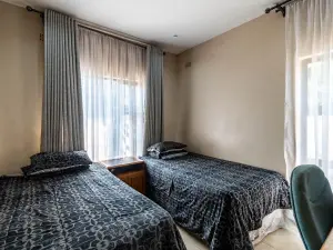 3 Bedroom Cottage/Garden Flat to Rent in Borrowdale West