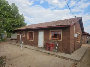 3 Bedroom Cottage/Garden Flat to Rent in Mainway Meadows