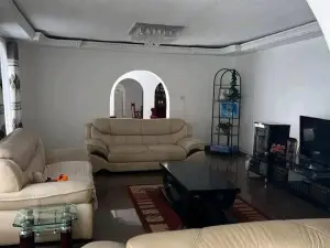 4 Bedroom House to Rent in Highlands