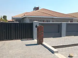 4 Bedroom House to Rent in Tynwald